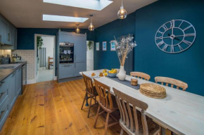 NEW! Captain's Cottage, Cowes - Spacious, nautical-themed 1-bed
